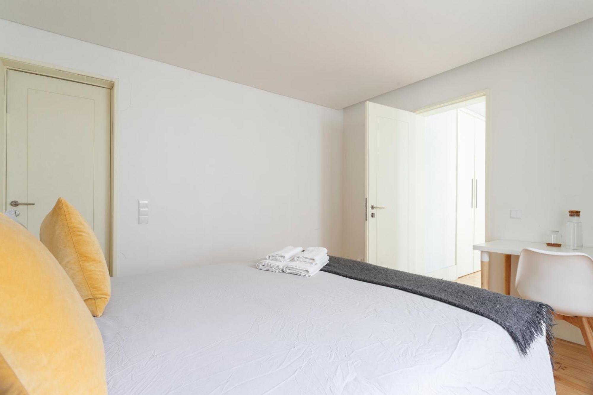 Bedroom In Shared House In Chiado - Historic Center Of *