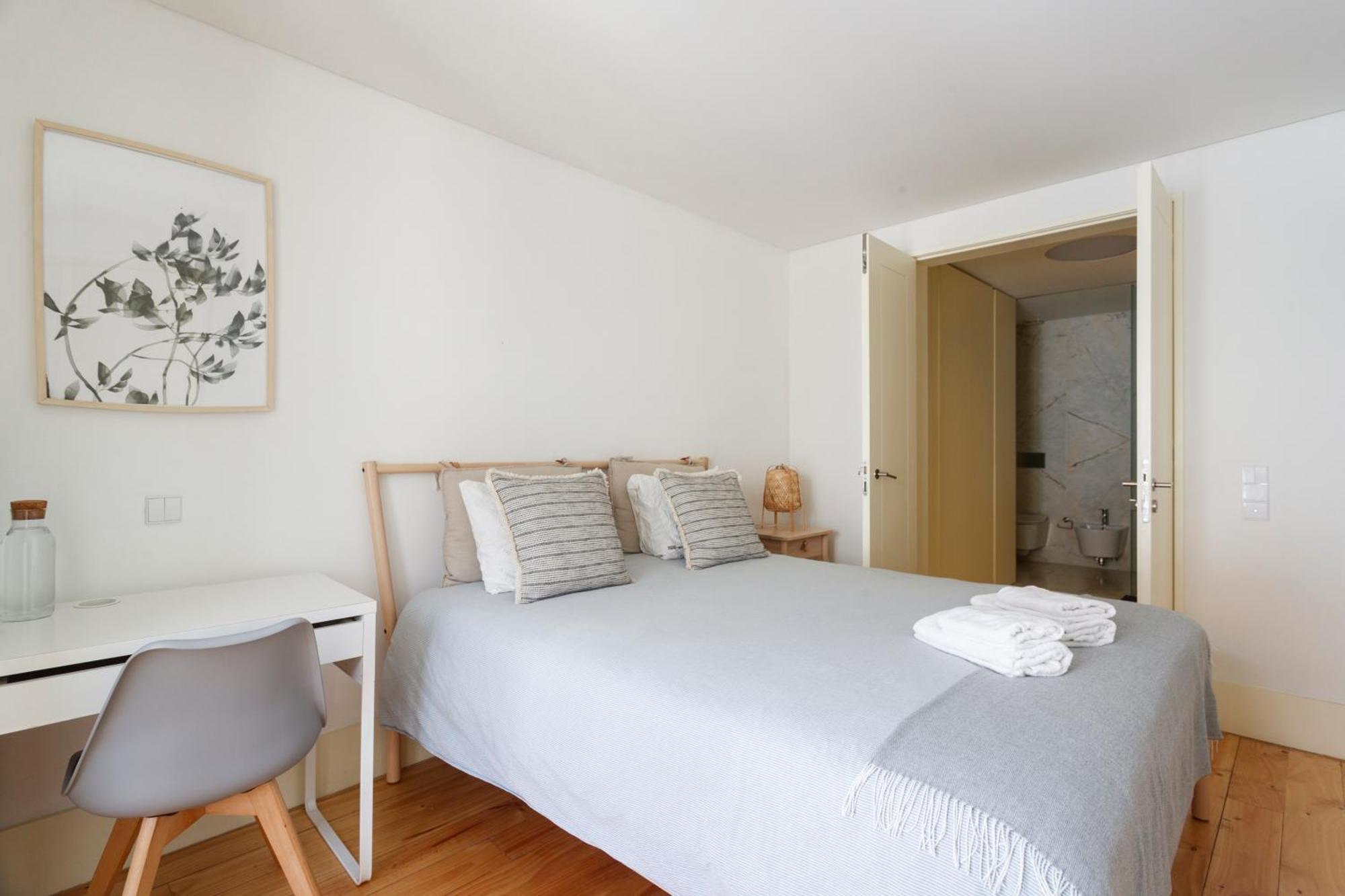Privatunterkunft Bedroom In Shared House In Chiado - Historic Center Of *