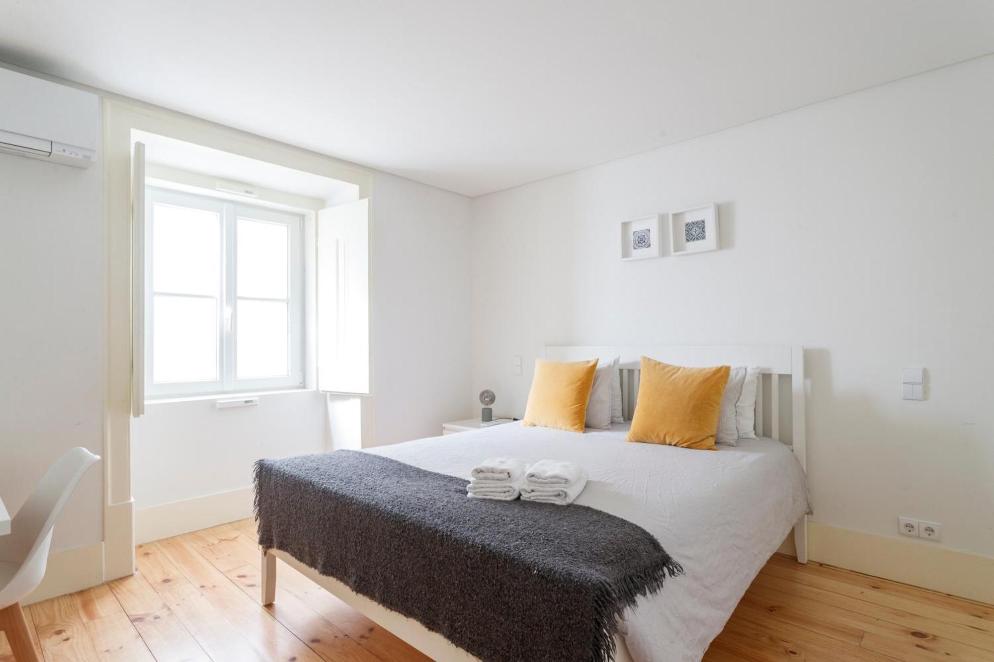 Bedroom In Shared House In Chiado - Historic Center Of Privatunterkunft *