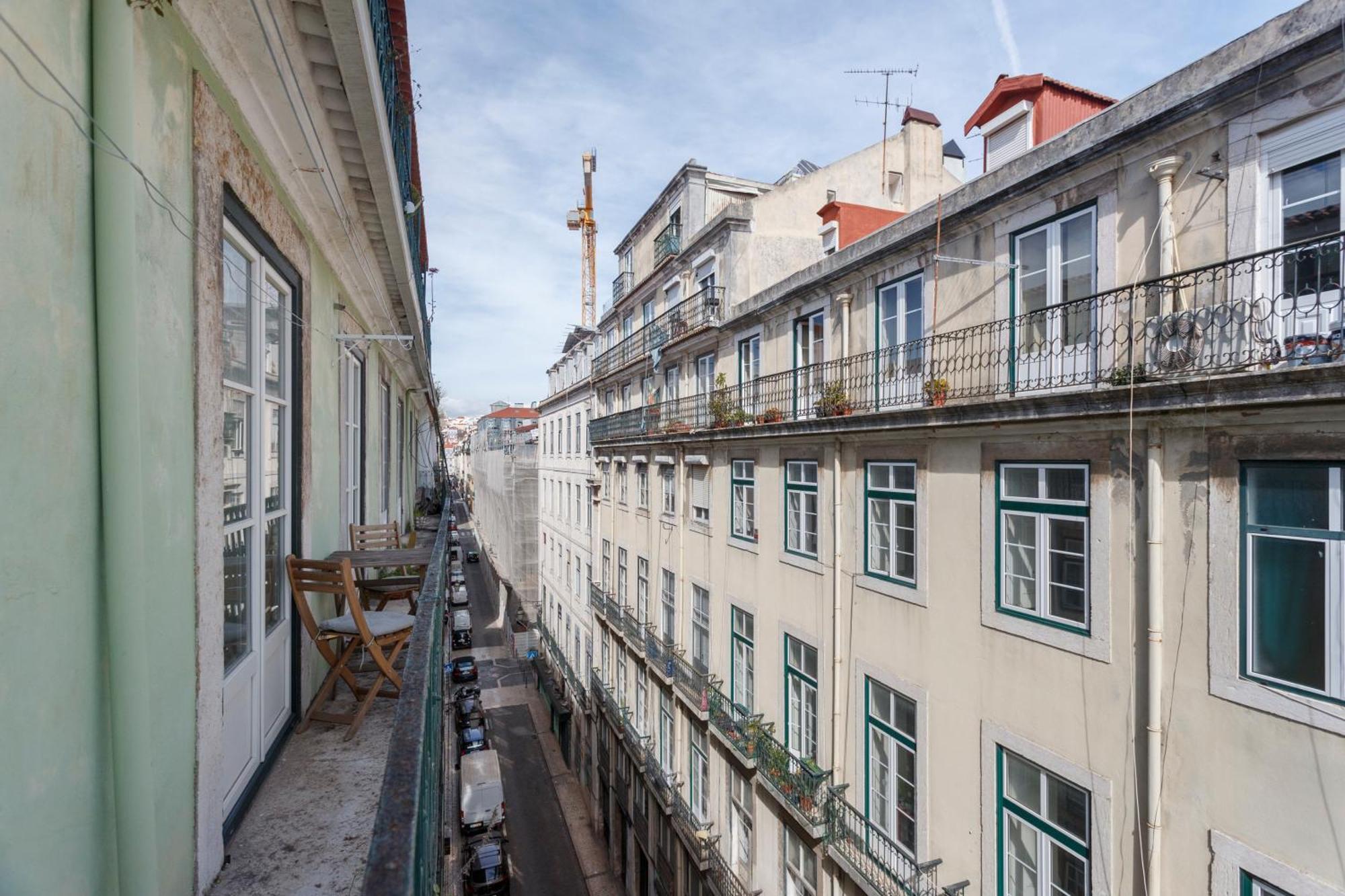 Bedroom In Shared House In Chiado - Historic Center Of Privatunterkunft *